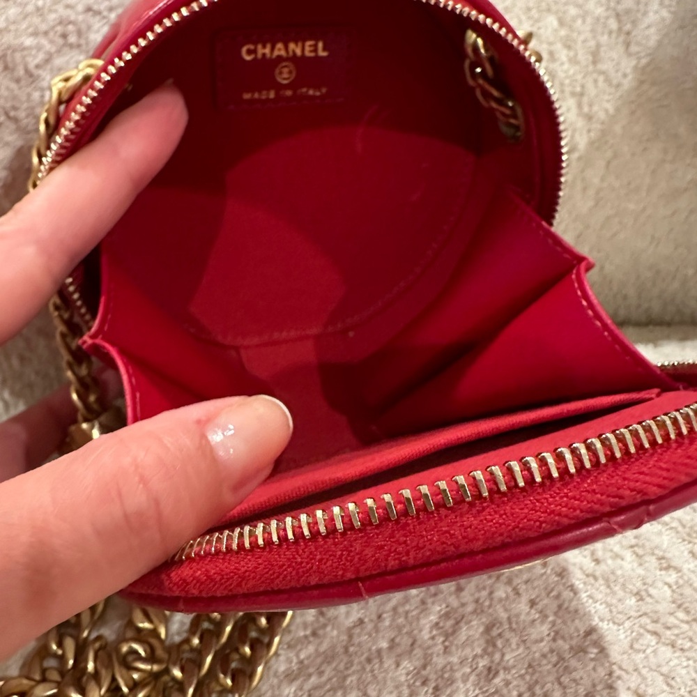 Chanel Round Vanity in great condition - Picture 6 of 7